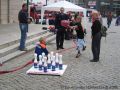 Schwieriger als es aussah war das Schlauchkegeln.brFoto: Feuerwehr Halberstadtbr