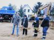 Ein symbolischer erster Spatenstich, der viel mehr war als nur "ein" Spatenstich: OB Andreas Henke, Ortsbürgermeisterin Ursula Kirste sowie die Wehrleiter Harald Böer und Sebastian Rindert (v.l.) gaben den Startschuss.brFoto: D. Kunze