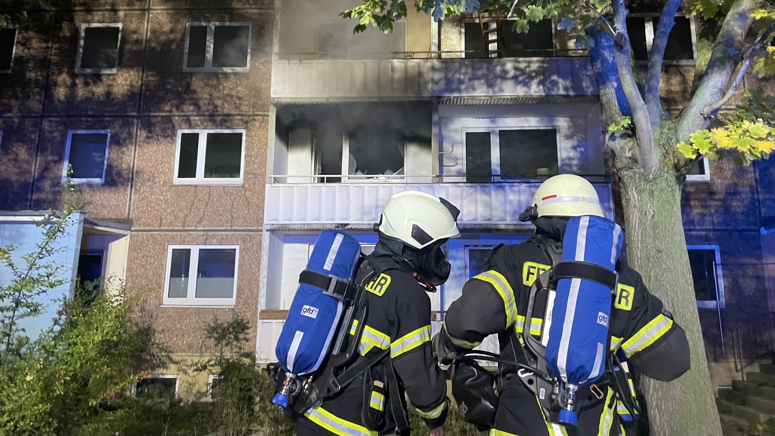 B2 - Wohnungsbrand - Juri-Gagarin-Straße - Feuerwehr Halberstadt